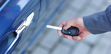 者相镇汽车钥匙锁在车里了怎么办？如何开汽车锁